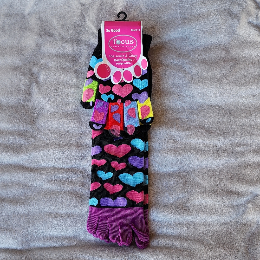 FOCUS Women's Colorful Heart Toe Socks & Gloves